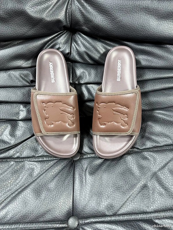 Burberry Classic Knight-Embossed Light Luxury Style Brown Slides