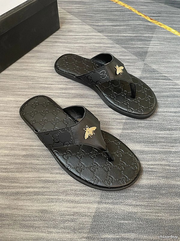 Gucci Bee Series Light Luxury Style Black Flip-Flops