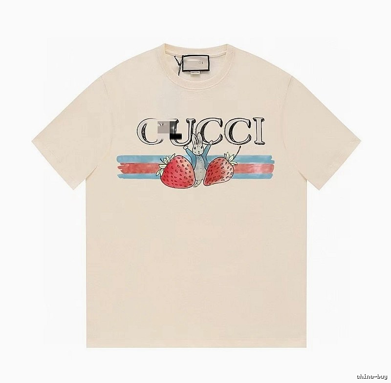 Gucci Strawberry Rabbit Print Vintage Off-white Short Sleeve T-Shirt
