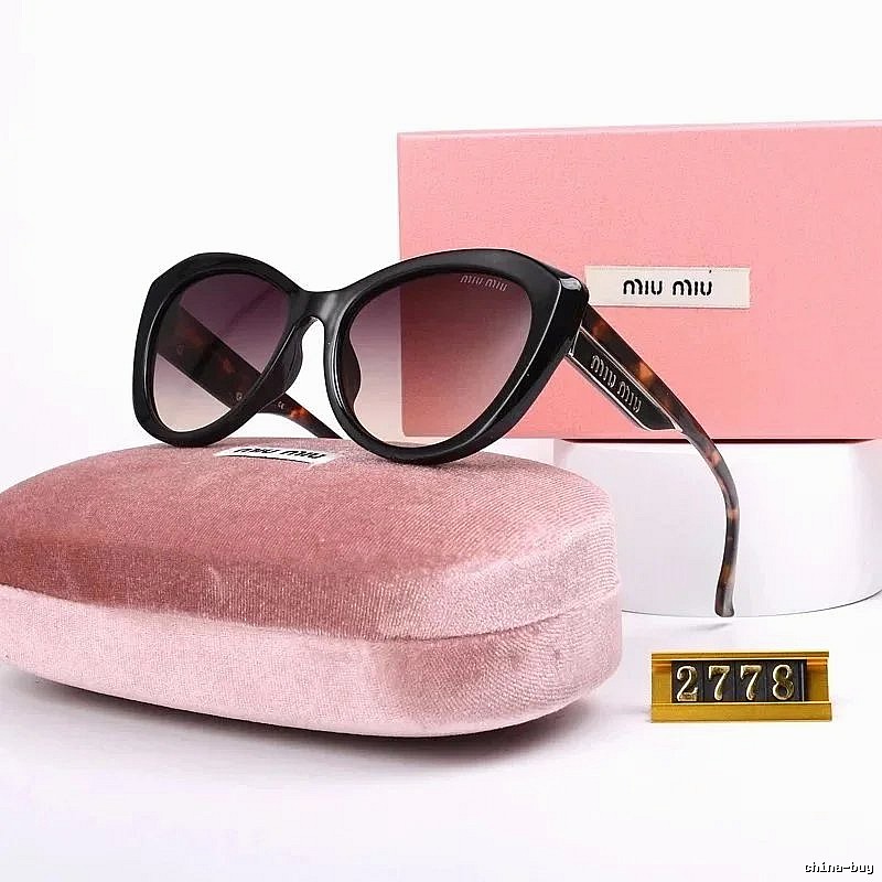 Miu Miu Casual Oversized sunglasses Black Oval Sunglasses for Streetwear Looks