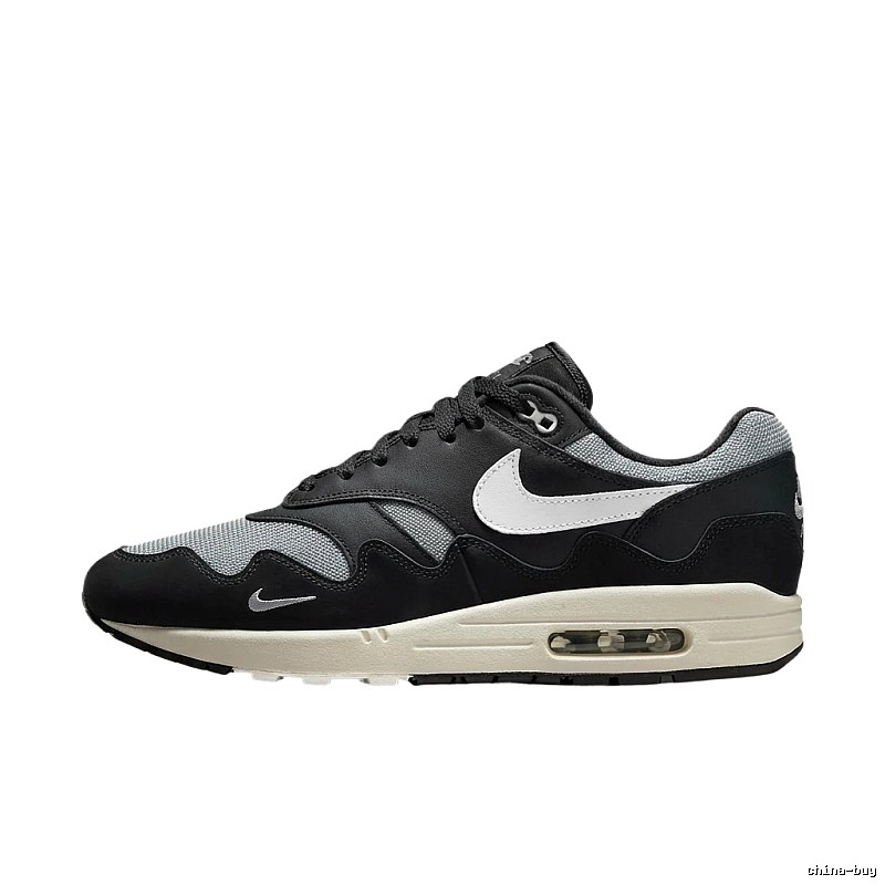 Nike Air Max 1 retro black shoes