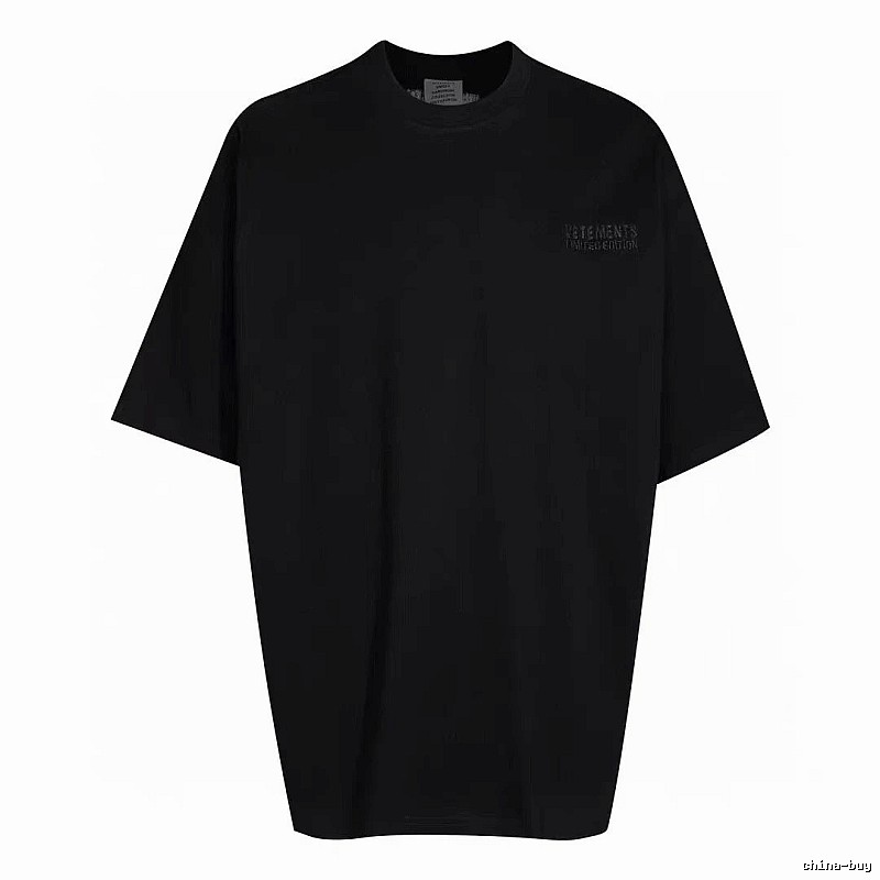 Relaxed Statement graphic T-shirt Black Colorful Lucky with Versatile Design
