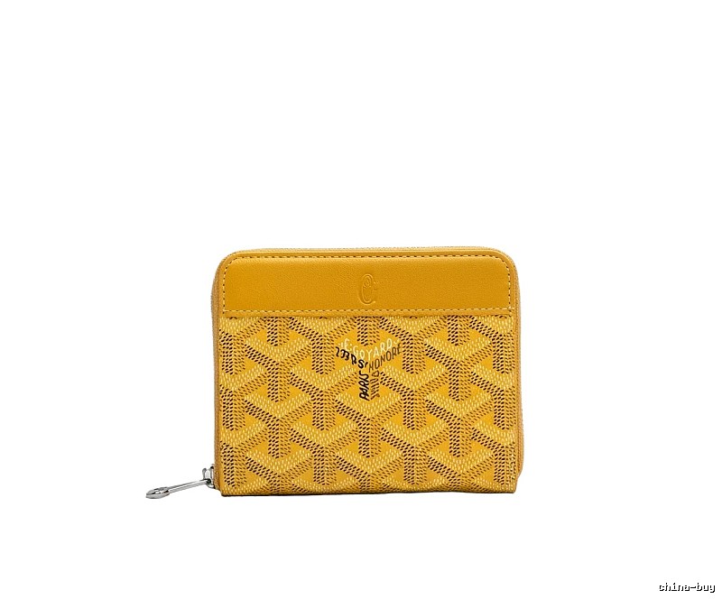 The classic yellow wallet of GOYARD
